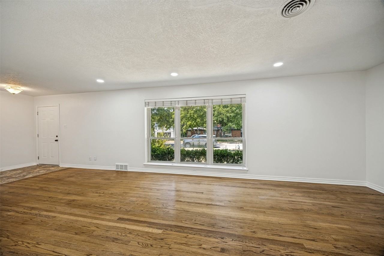 10422 Lake Gardens Dr - Photo 5 of 26