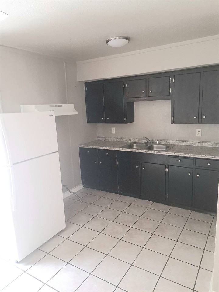 109 Mimosa St - Photo 2 of 6
