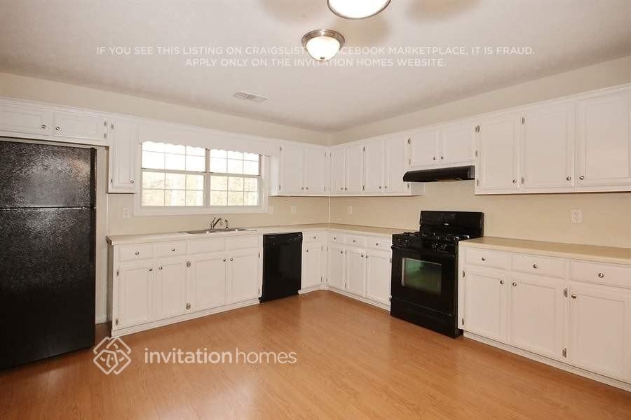 320 Ashland Manor Dr - Photo 6 of 17