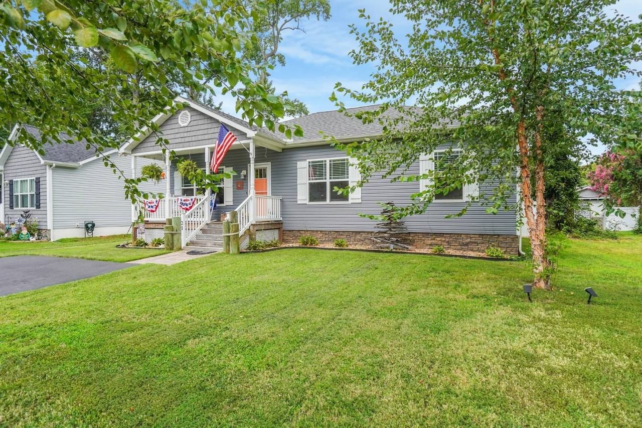 21 10th St - Photo 2 of 47