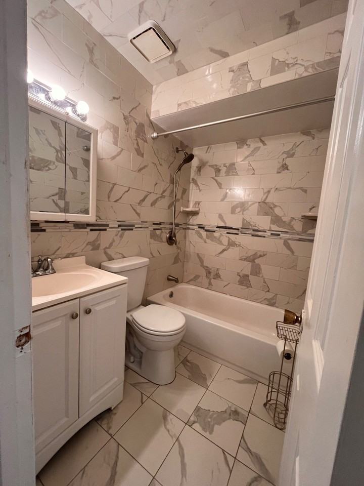 766 Maguire Ave - Photo 2 of 5