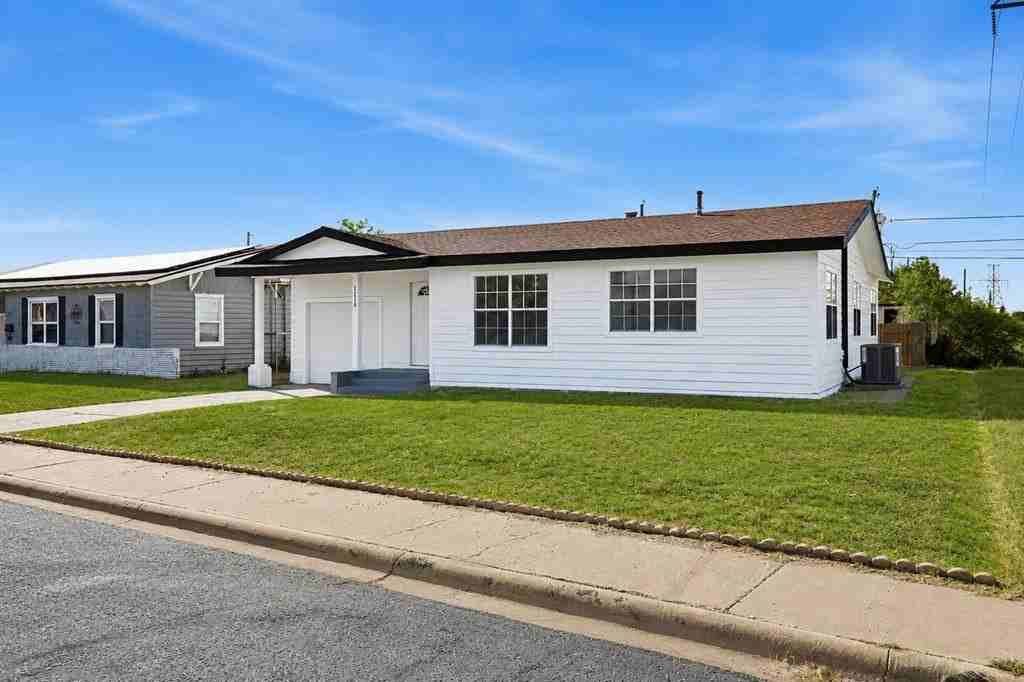 1213 Patton Dr - Photo 2 of 30