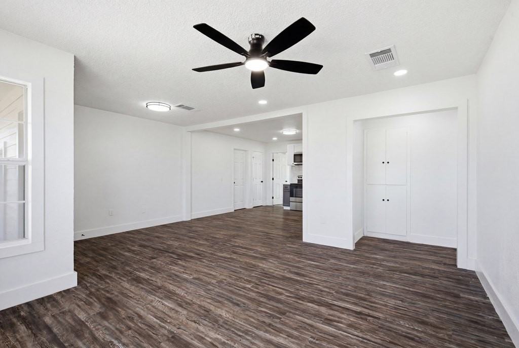 1213 Patton Dr - Photo 5 of 30