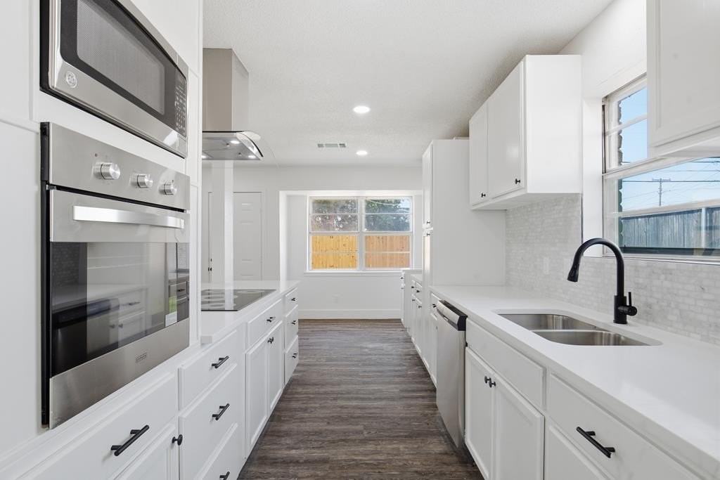 1522 E 50th St - Photo 2 of 22