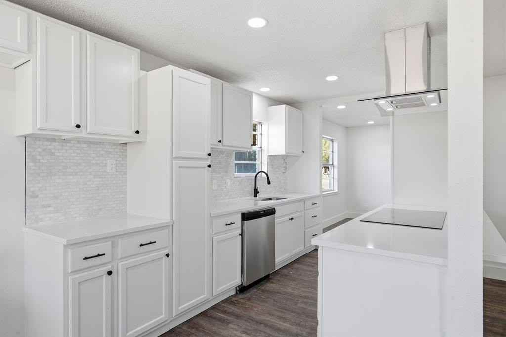 1522 E 50th St - Photo 3 of 22