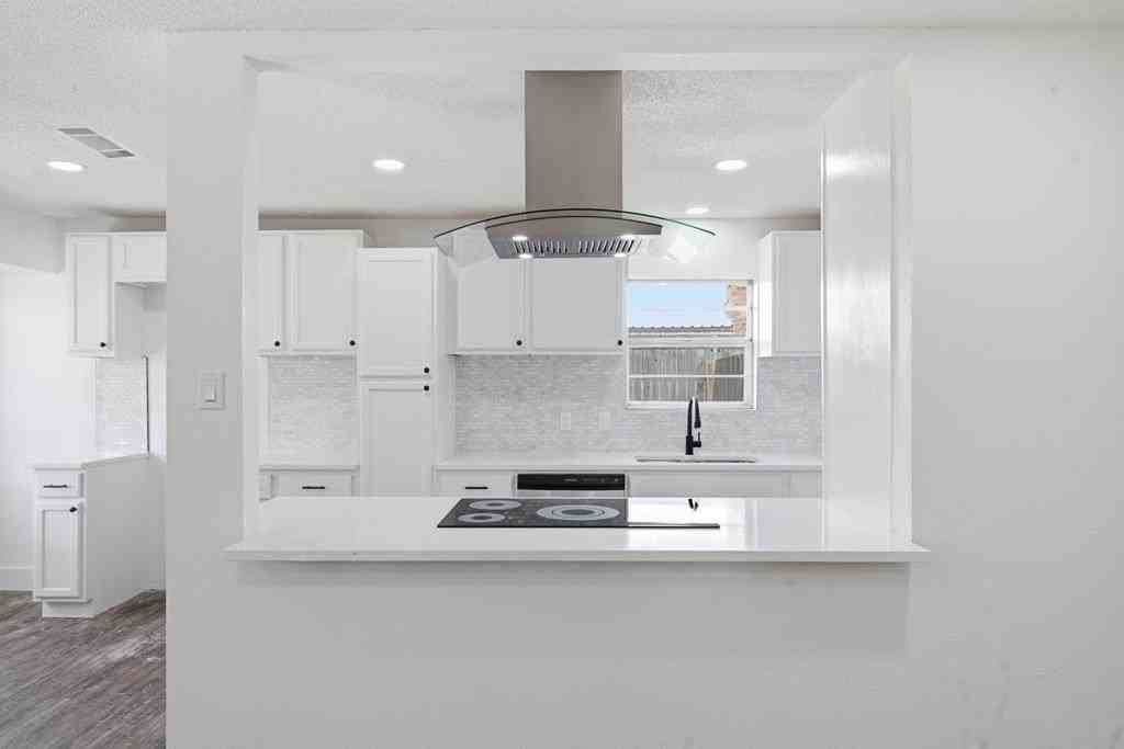 1522 E 50th St - Photo 4 of 22