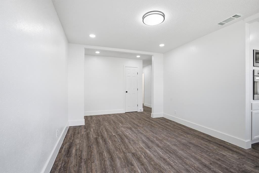 1522 E 50th St - Photo 6 of 22
