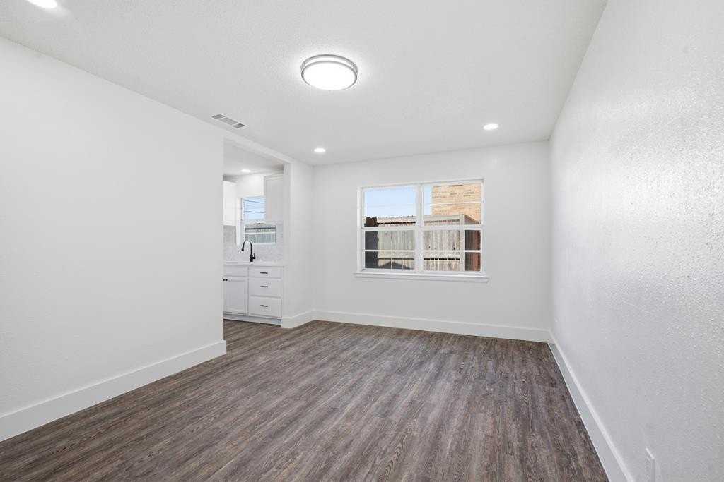 1522 E 50th St - Photo 7 of 22