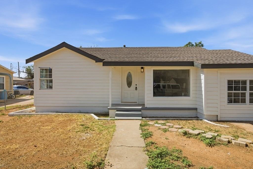 804 W 20th St - Photo 2 of 19