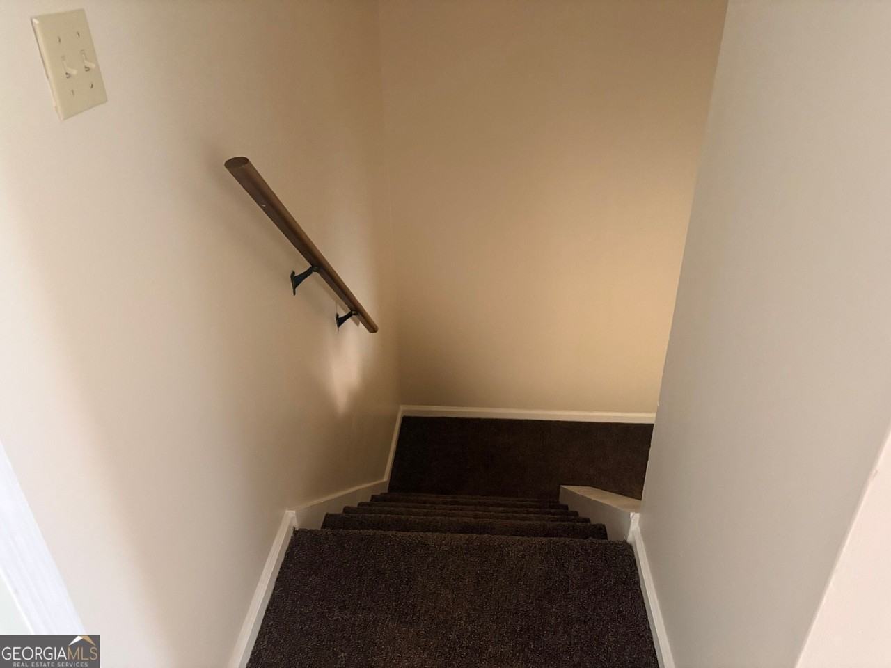 165 Hunters Ln - Photo 4 of 9