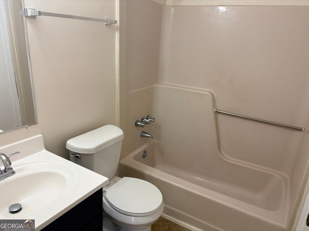 165 Hunters Ln - Photo 6 of 9