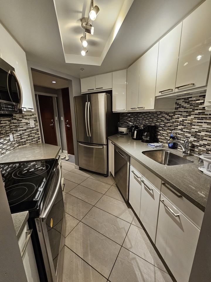 1050 Burrard Street #1502 - Photo 4 of 10