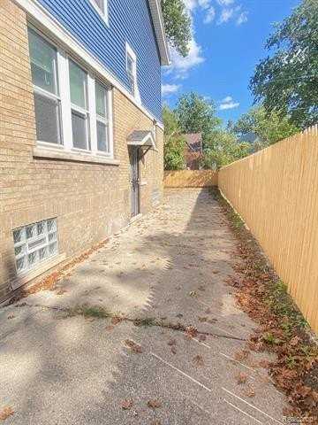 5050 Three Mile Dr - Photo 2 of 10