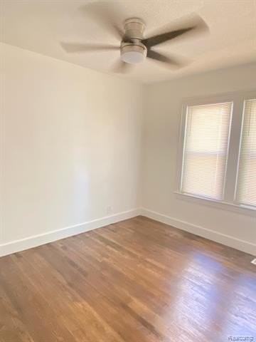 5050 Three Mile Dr - Photo 7 of 10