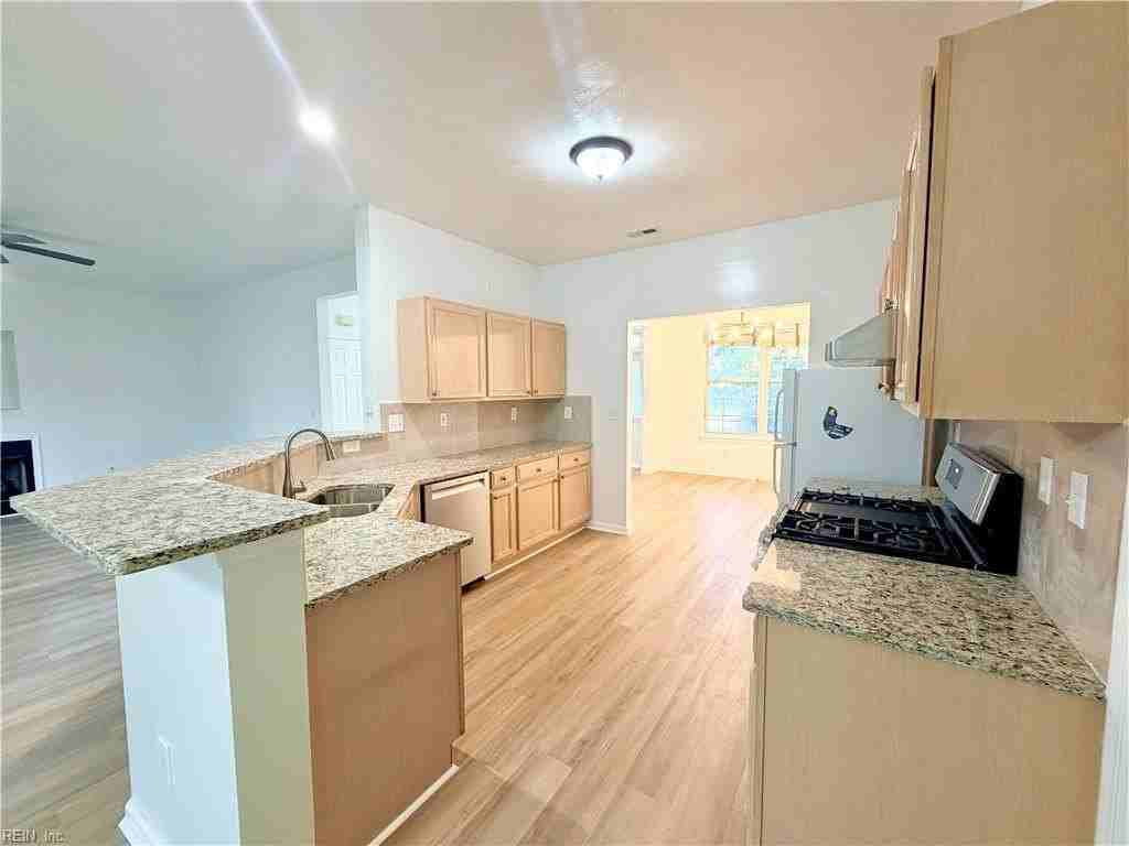 113 Presidential Blvd - Photo 6 of 50