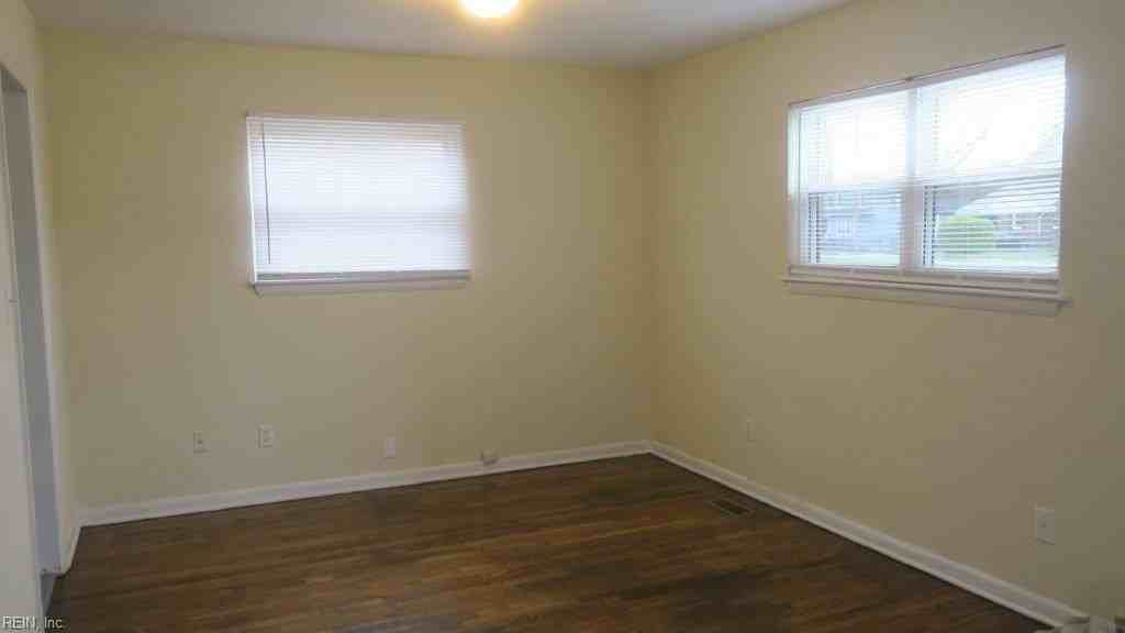 1519 Victoria Blvd - Photo 4 of 14
