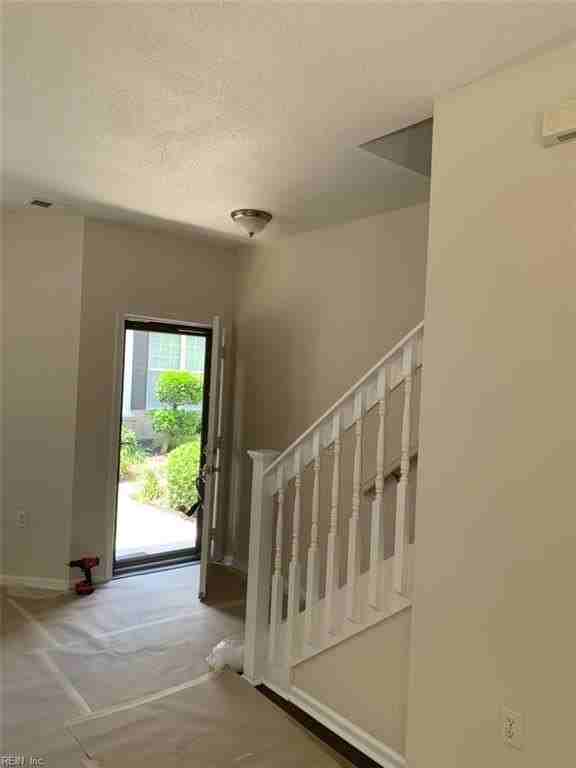 2401 Wessington Dr - Photo 5 of 19