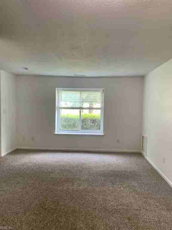 1013 White Oak Ct S - Photo 3 of 33