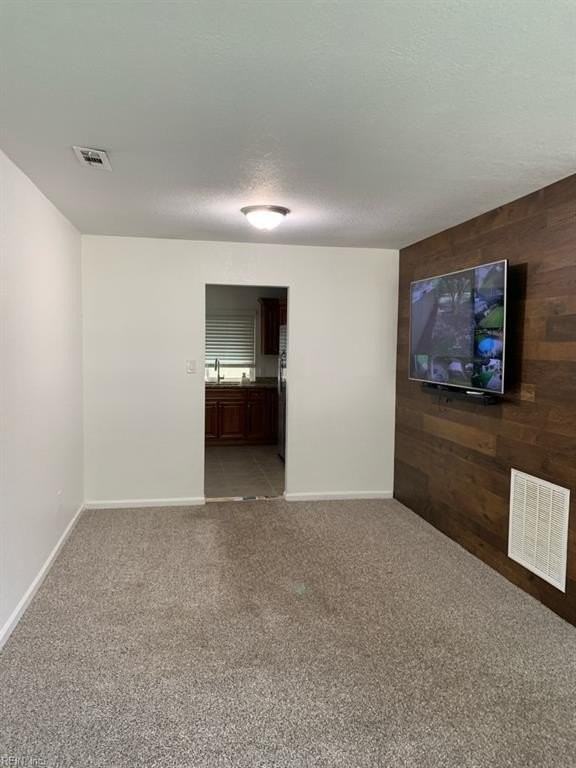 1013 White Oak Ct S - Photo 4 of 33
