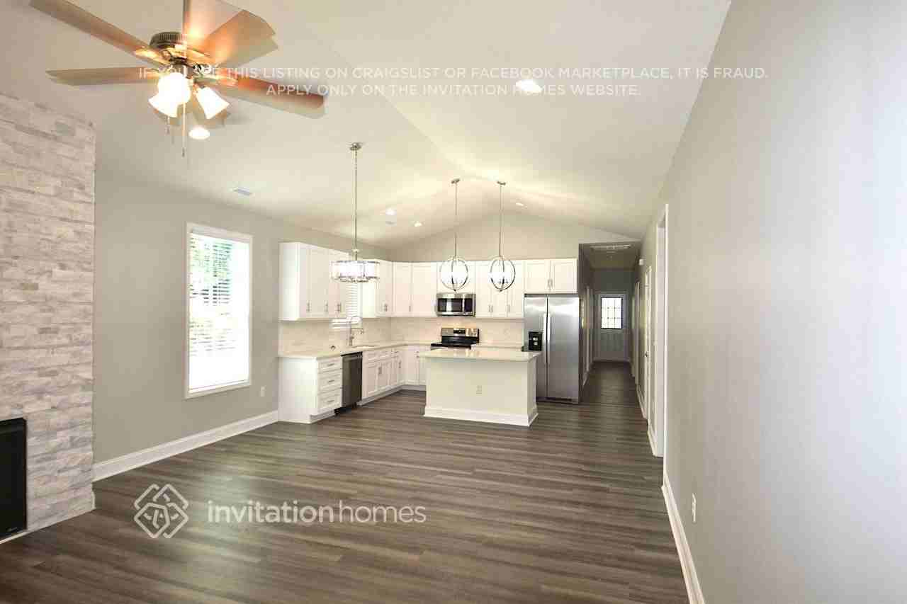 305 W Watson St - Photo 3 of 11