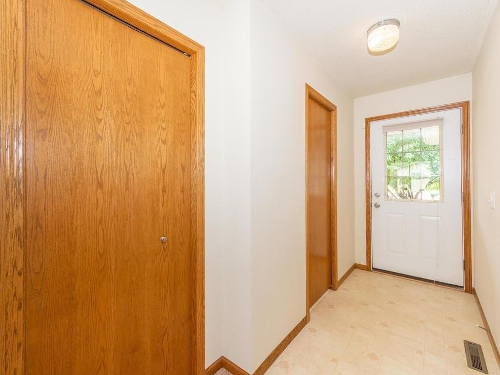 1027 6th Ave Ne - Photo 4 of 30