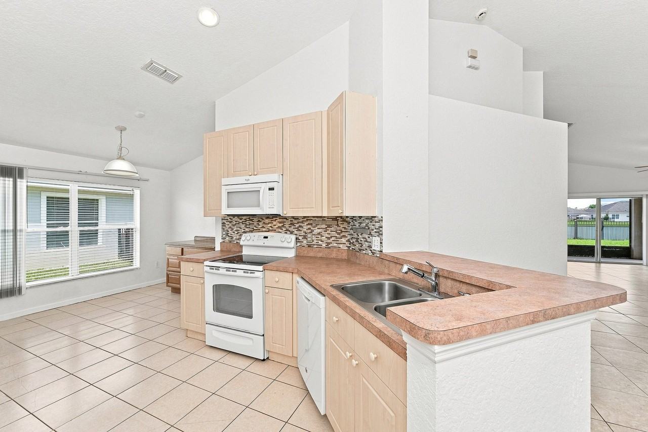 2821 Maguire Dr #1 - Photo 6 of 21