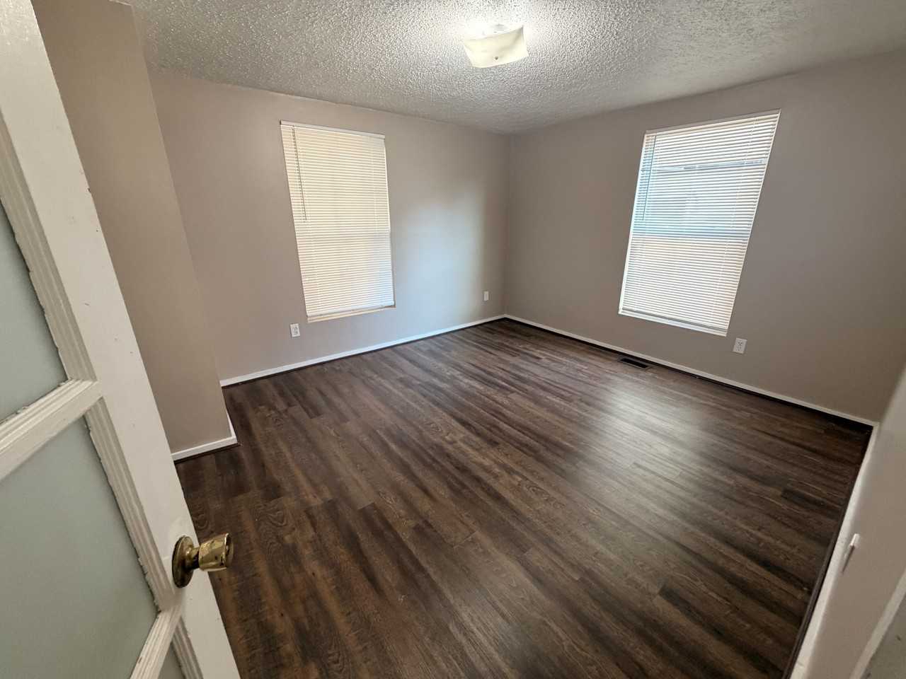 518 N Poplar St #1 - Photo 5 of 10