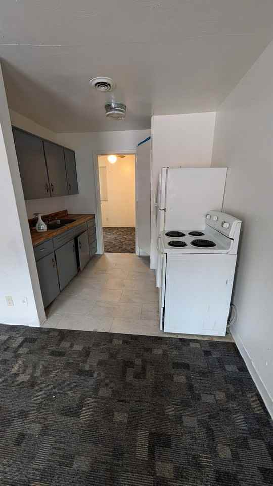 330 E Adams St #2