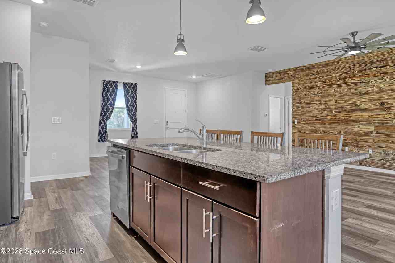 814 Nightengale St Sw - Photo 5 of 44