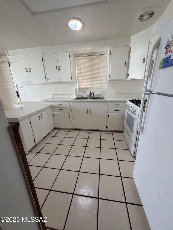 6973 E Calle Neptuno - Photo 6 of 17