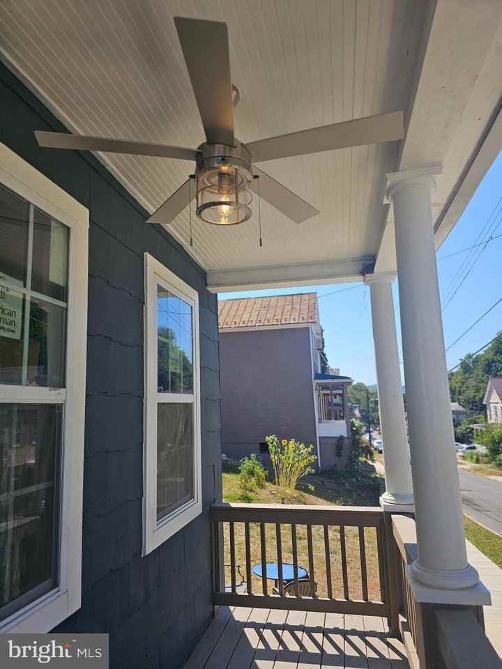 473 Goethe St - Photo 3 of 22