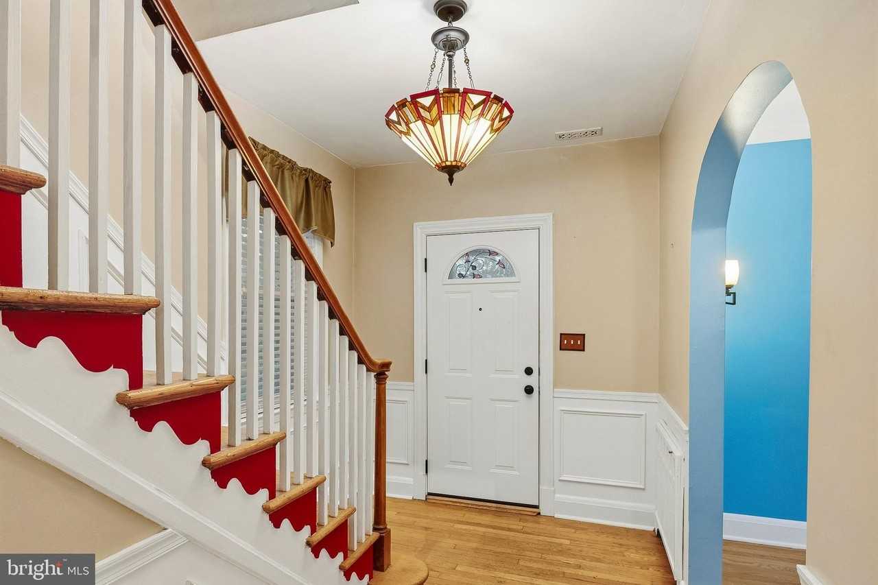 306 Kingston Rd - Photo 5 of 44