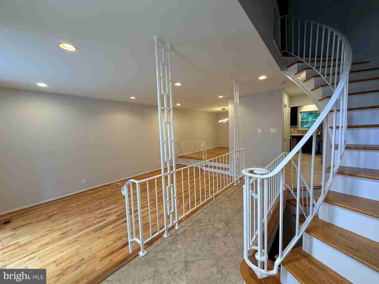10400 Maywind Ct - Photo 3 of 19