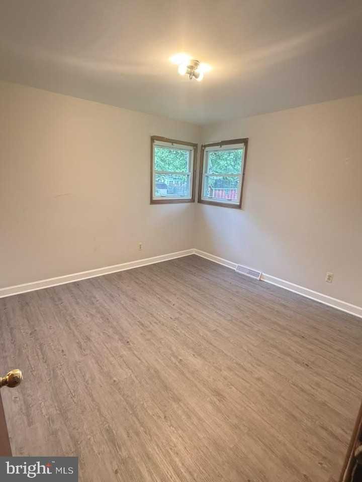 8111 Fort Foote Rd - Photo 6 of 19