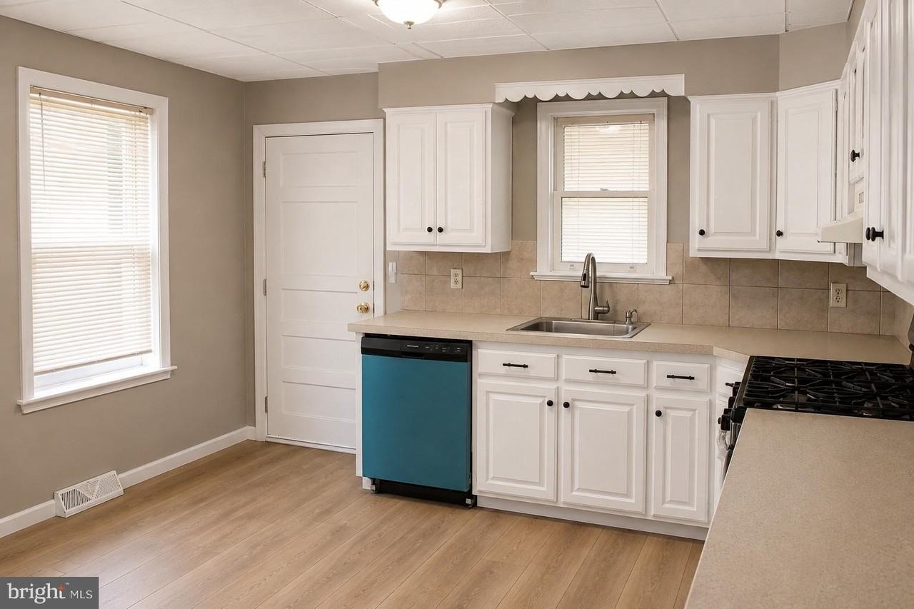 117 Mary St - Photo 7 of 9