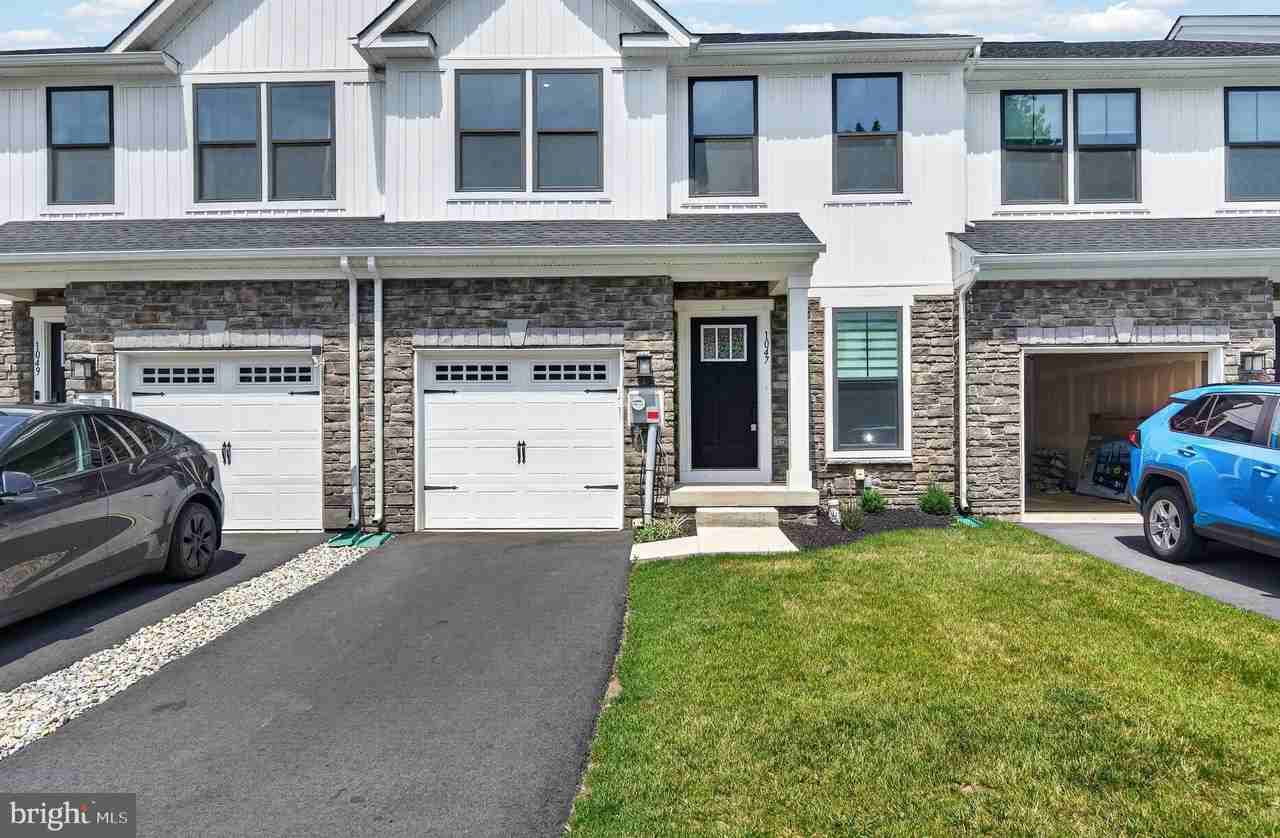 1047 Watson Ct - Photo 3 of 49