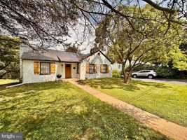 featured image of 310 Summit Ave