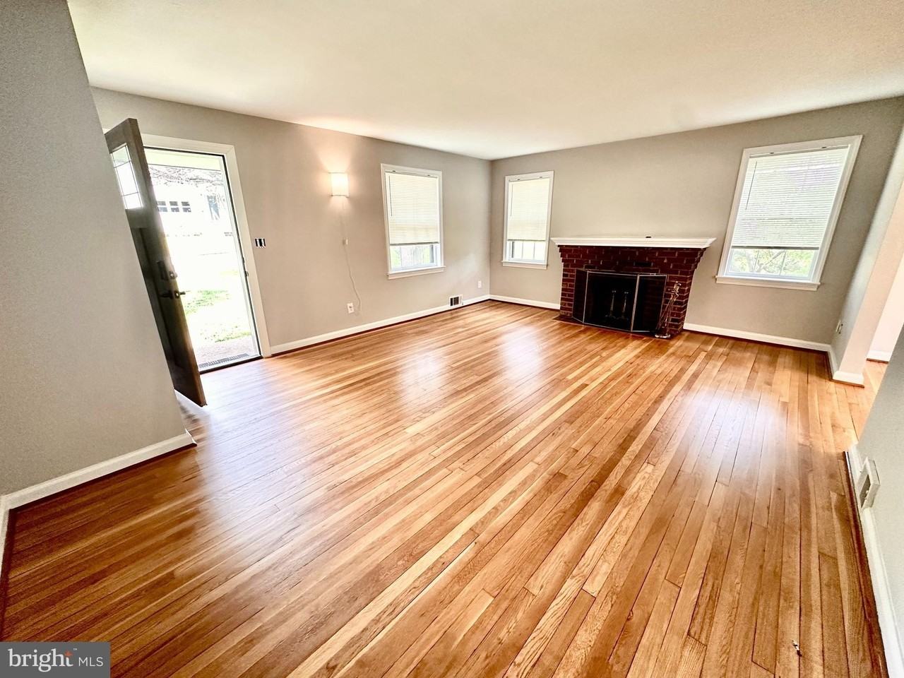 310 Summit Ave - Photo 4 of 21