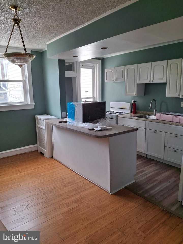 1718 Brill St - Photo 6 of 19