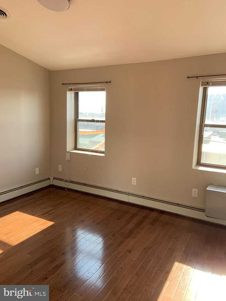 913 Washington Ave #3 - Photo 5 of 8