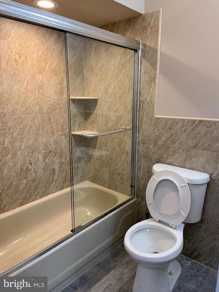 913 Washington Ave #3 - Photo 6 of 8