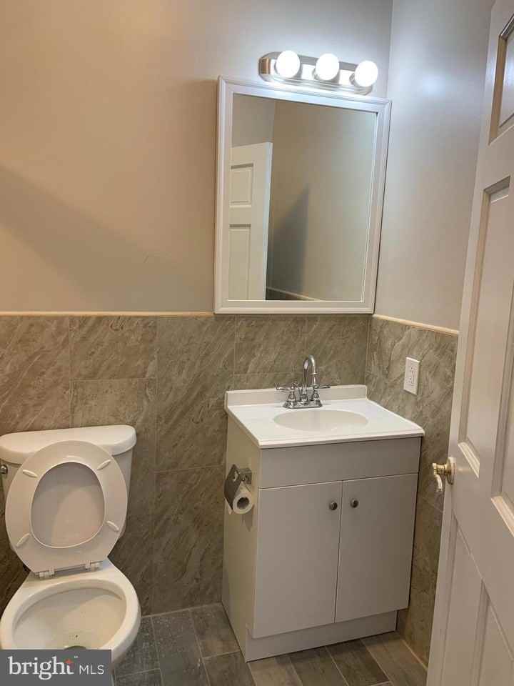 913 Washington Ave #3 - Photo 7 of 8