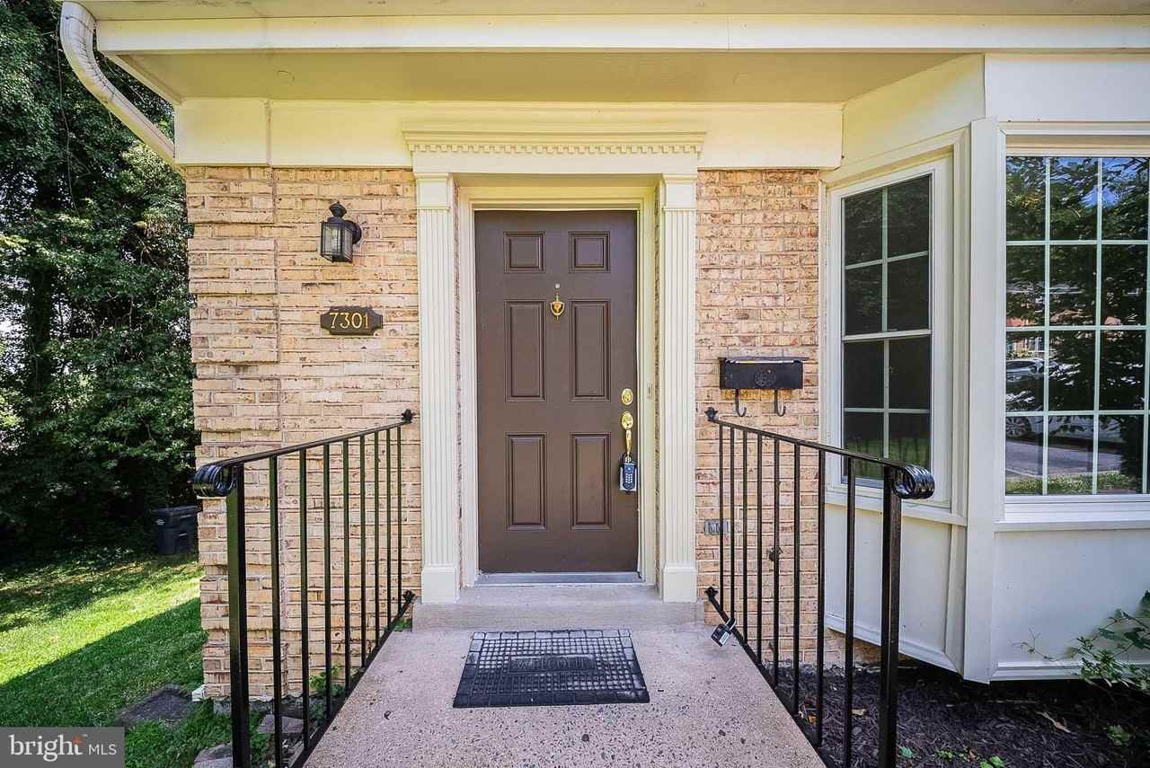 7301 Rockford Dr - Photo 4 of 49