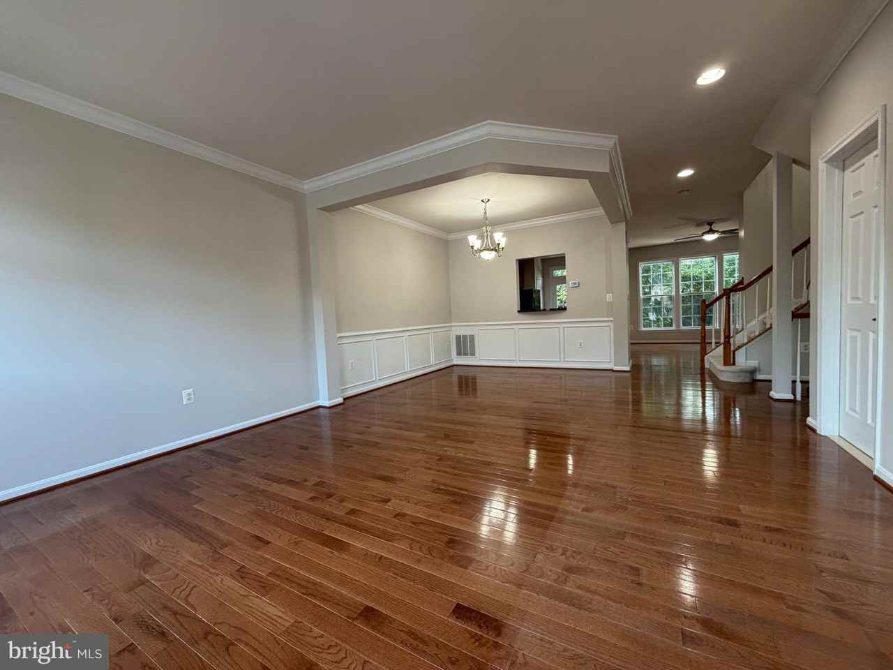 5669 Faircloth Ct - Photo 4 of 36