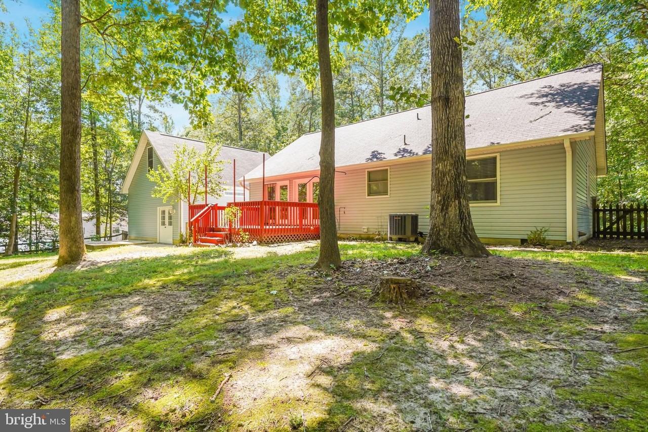 10521 Roosevelt Dr - Photo 4 of 31