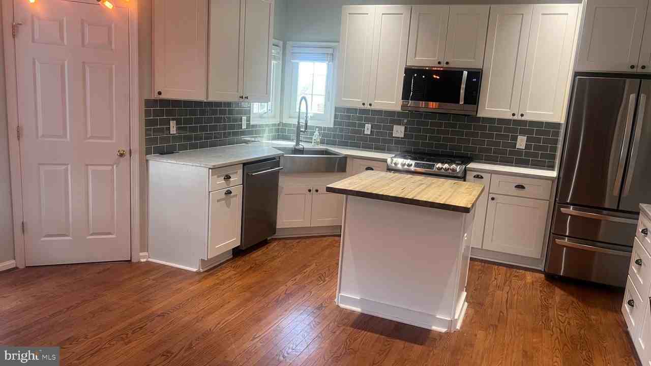 20409 Plainfield St - Photo 3 of 15