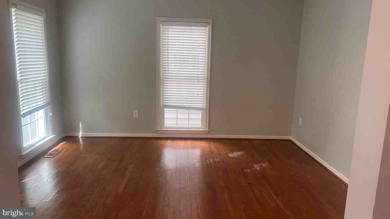20409 Plainfield St - Photo 7 of 15