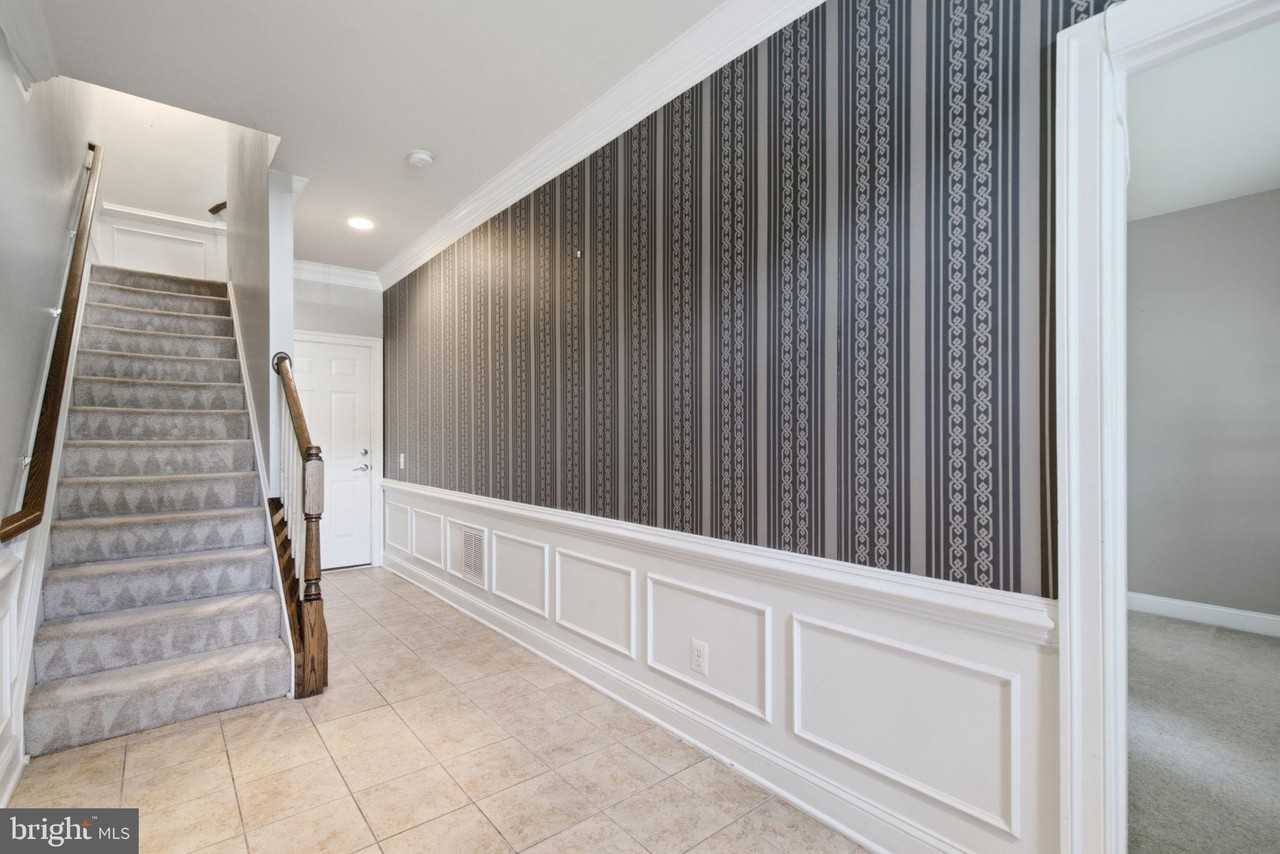 14656 Crossfield Way - Photo 3 of 23