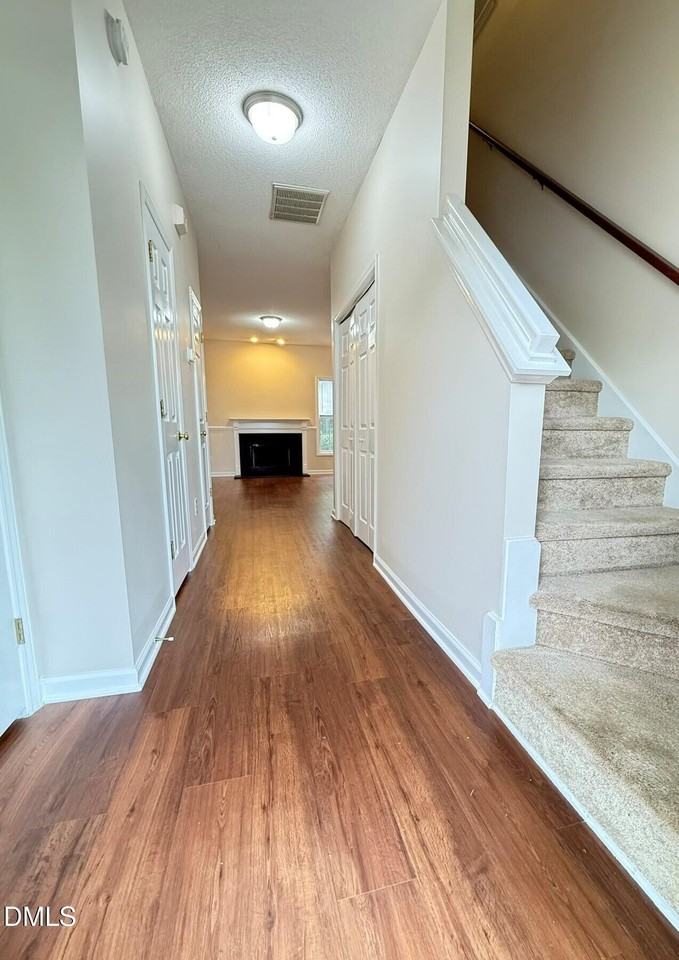 106 Pointe Crest Ct - Photo 2 of 35