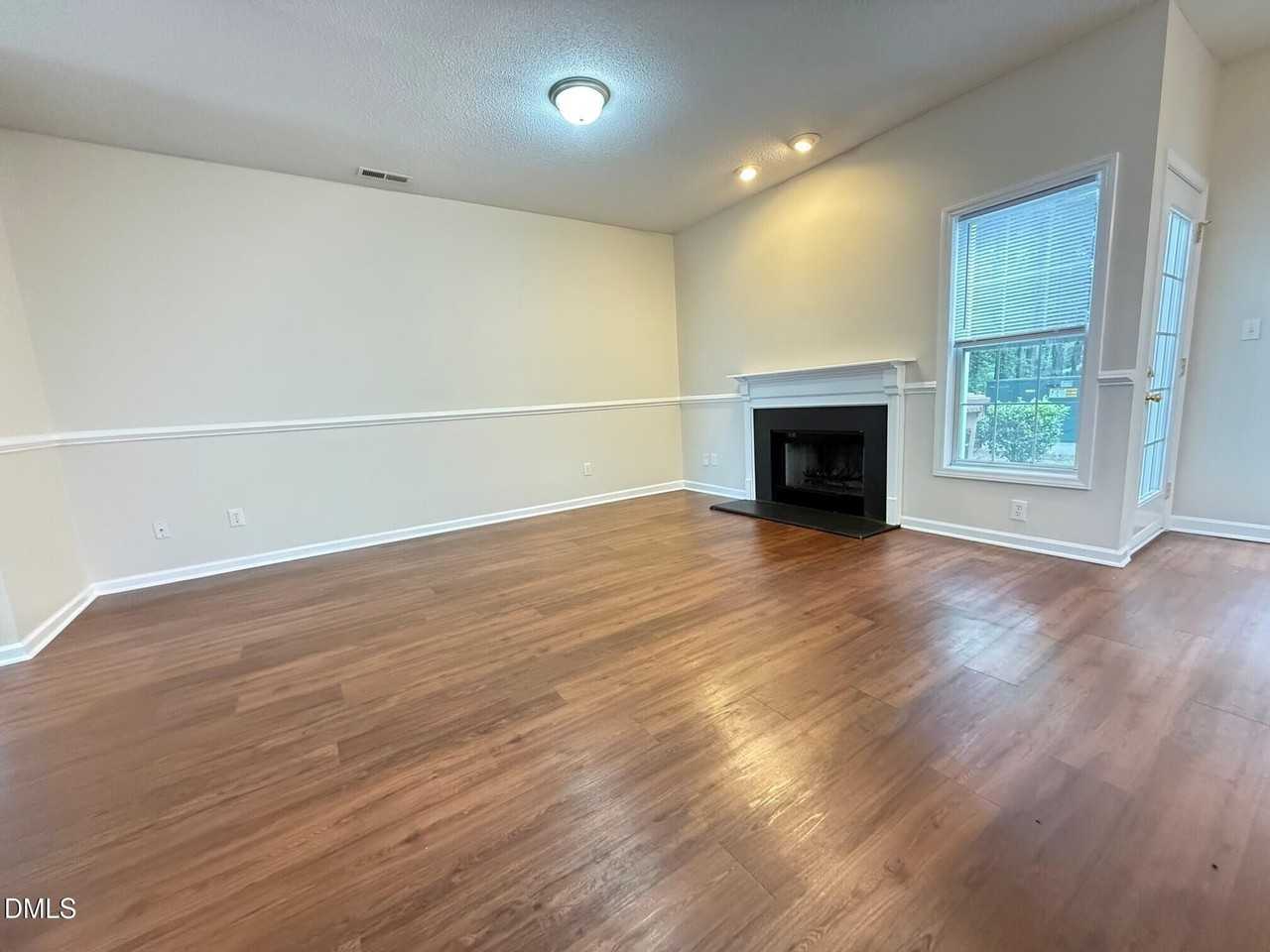 106 Pointe Crest Ct - Photo 4 of 35